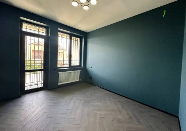 Երկու հարկանի քարե թաունհաուզ Էրեբունու փողոցում Էրեբունիում, 205 քմ, 2 սանհանգույց