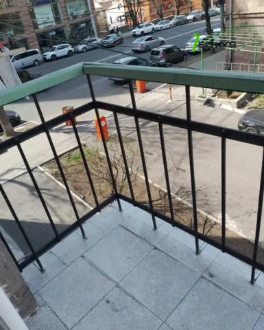 3 սենյականոց բնակարան Սայաթ-Նովայի պողոտայում, 70 ք.մ., 3/5 հարկ, եվրովերանորոգված, քարե շենք