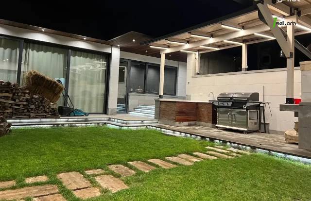 Ընդարձակ 3 սենյականոց բնակարան նորակառույց շենքում Վիկտոր Համբարձումյան փողոցում, 267 ք.մ.