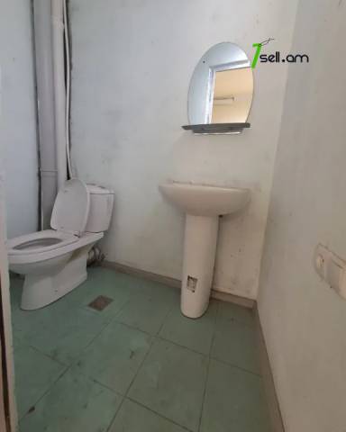 Երեք հարկանի քարե տուն Խորենացու փողոցում կենտրոնում, 145 ք.մ., 2 սանհանգույց, կոսմետիկ վերանորոգում