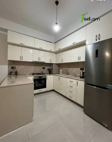 3 սենյականոց բնակարան նորակառույց շենքում Գարեգին Հովսեփյանի փողոցում, 80 ք.մ., 2 սանհանգույց