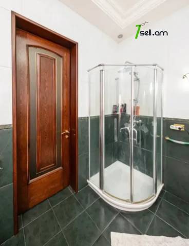 5 սենյականոց բնակարան նորակառույց շենքում Պուշկինի փողոցում, 200 քմ, 5/9 հարկ, 3+ սանհանգույց