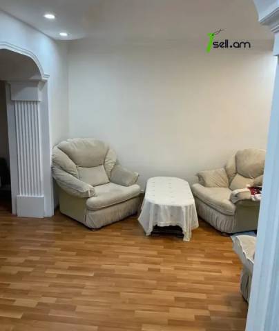 2 սենյականոց բնակարան Դրոյի փողոցում, 50 ք.մ., նախավերջին հարկ, կապիտալ վերանորոգված, քարե շենք