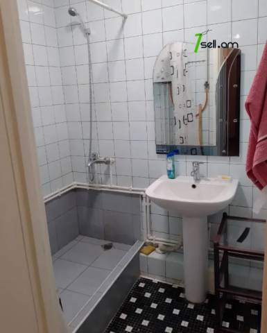 3 սենյականոց բնակարան Սարյանի փողոցում, 90 ք.մ., 4/8 հարկ, եվրովերանորոգված, քարե շենք