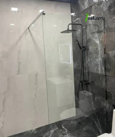 3 սենյականոց բնակարան նորակառույց շենքում Արամ Խաչատրյան փողոցում, 84 ք.մ., բարձր առաստաղներ