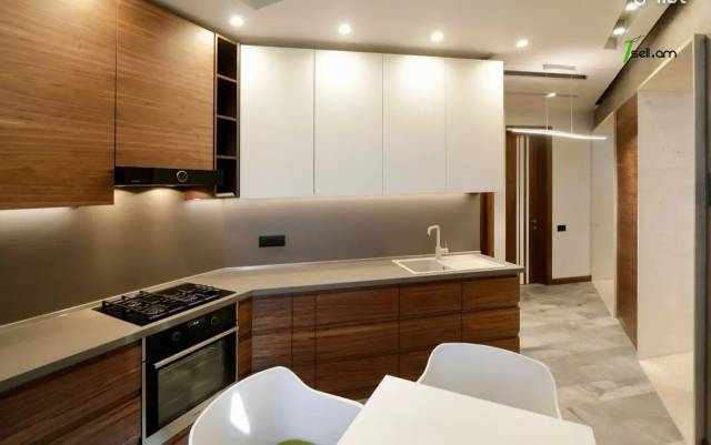 3 սենյականոց բնակարան Ազատության պողոտայում, 110 քմ, 2 սանհանգույց, բարձր առաստաղներ