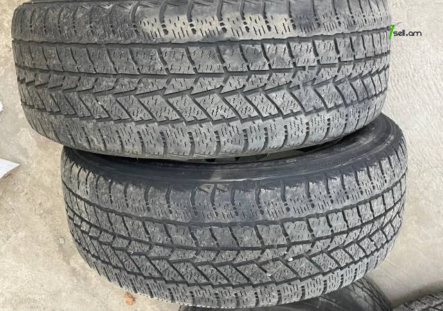 GGG. Vinterking 215/60/r16 2hat 60%