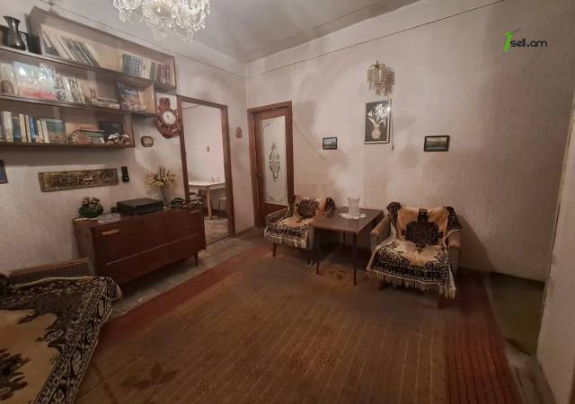 4 սենյականոց բնակարան Երվանդ Քոչարի փողոցում, 104 ք.մ., մի քանի պատշգամբ, նախավերջին հարկ