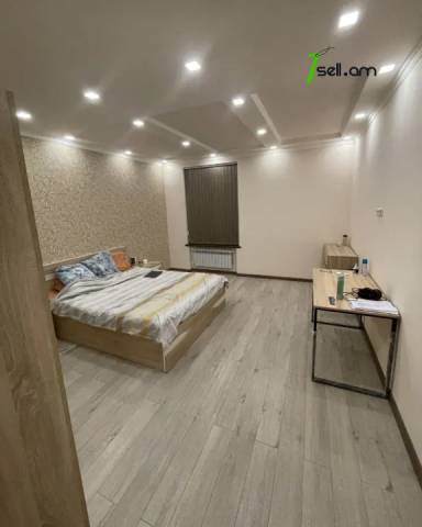 3 սենյականոց բնակարան Բագրատունյաց պողոտայում, 100 ք.մ., 2/5 հարկ, մի քանի պատշգամբ