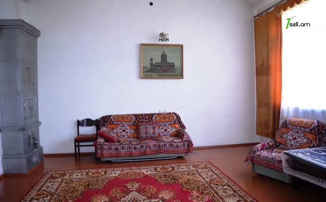 Երկու հարկանի քարե տուն, Վ. Սարգսյան փողոց 1-ին թաղամաս Գյումրիում, 308 ք.մ., կոսմետիկ վերանորոգում
