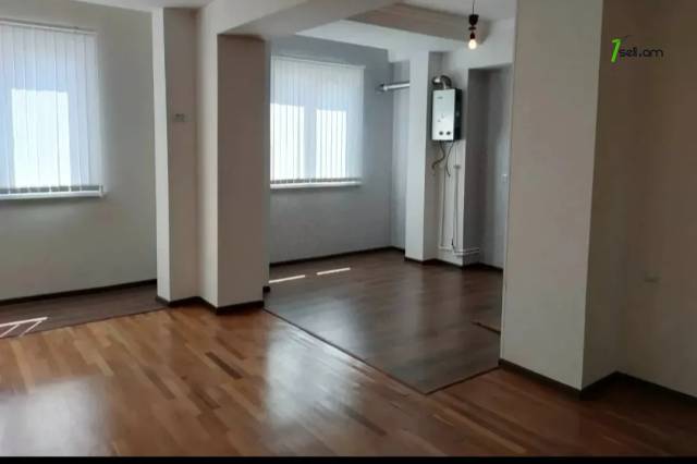 1 սենյականոց բնակարան Նար-Դոսի փողոցում, 40 ք.մ., նախավերջին հարկ, կապիտալ վերանորոգված