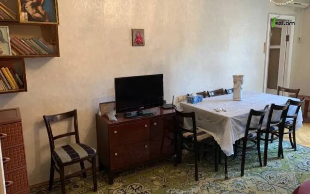 2 սենյականոց բնակարան Եզնիկ Կողբացու փողոցում, 45 ք.մ., 4/9 հարկ, կոսմետիկ վերանորոգում