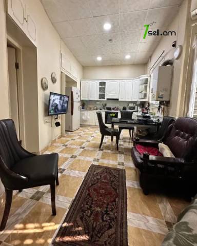 3 սենյականոց բնակարան Տերյան փողոցում, 140 ք.մ., բարձր առաստաղներ, 2/4 հարկ, քարե շենք
