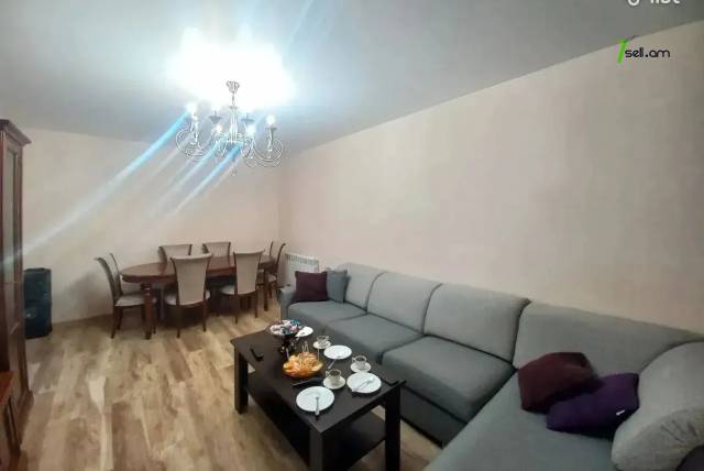 4 սենյականոց բնակարան Լեփսիուսի փողոցում, 90 ք.մ., նախավերջին հարկ, եվրովերանորոգված