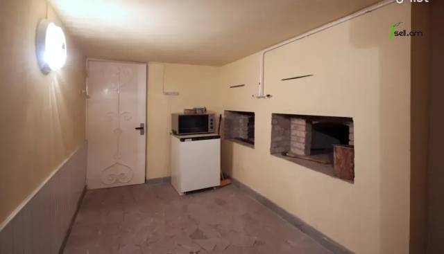 Երկու հարկանի քարե տուն Լուսինե Զաքարյան փողոցում Նորք Մարաշում, 343 քմ, 2 սանհանգույց