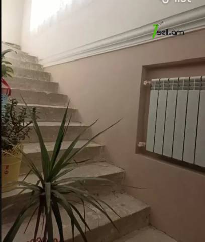 Երեք հարկանի քարե տուն Արաբկիրում, 300 ք.մ., 3+ սանհանգույց, մասնակի վերանորոգում