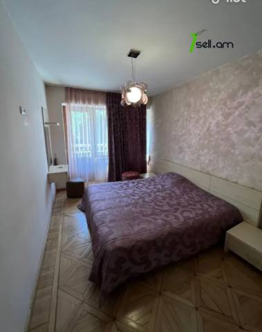 3 սենյականոց բնակարան Տպագրիչների փողոցում, 90 ք.մ., 2/4 հարկ, 2 սանհանգույց, բարձր առաստաղներ