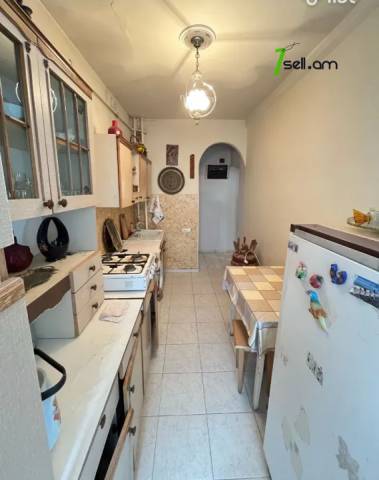 3 սենյականոց բնակարան Զաքարիա Քանաքեռցու փողոցում, 79 քմ, 6/9 հարկ, մի քանի պատշգամբ