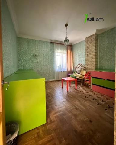 Բազմաֆունկցիոնալ գույք Արամ Խաչատրյանի փողոցում Արաբկիրում, 150 քմ