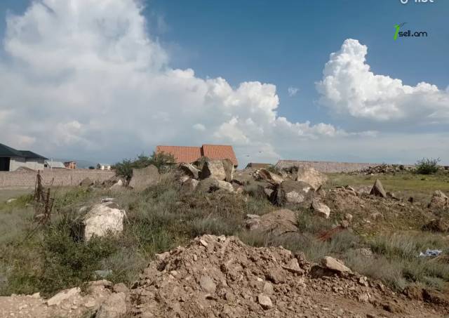 Հողատարածք բնակելի շինությունների համար Արամ Խաչատրյանի փողոցում Արաբկիրում, 1200 ք.մ.