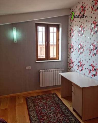 Երկու հարկանի քարե տուն Քեռու փողոցում Ձորաղբյուրում, 1200 քմ, 2 սանհանգույց, եվրովերանորոգված