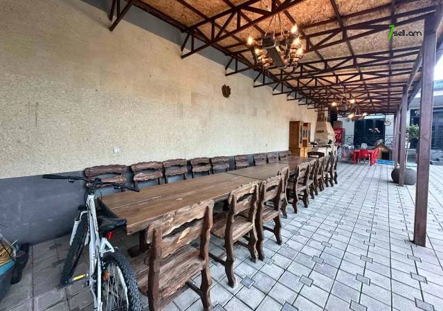 Մեկ հարկանի քարե տուն Բագրևանդի 42-րդ փողոցում Նոր Նորքում, 1100 քմ, 3+ սանհանգույց