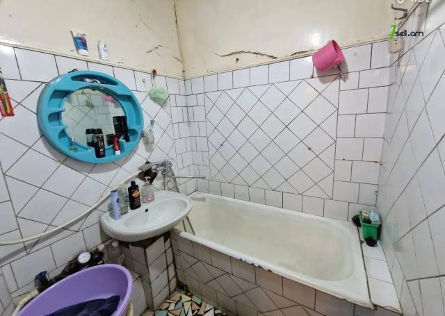 3 սենյականոց բնակարան Աշոտ Հովհաննիսյանի փողոցում, 78 քմ, նախավերջին հարկ, մասնակի վերանորոգում