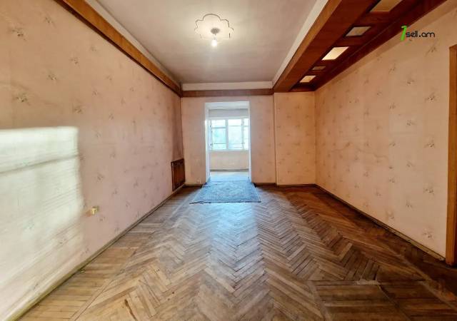 3 սենյականոց բնակարան Մեսրոպ Մաշտոցի պողոտայում, 110 ք.մ., բարձր առաստաղներ, նախավերջին հարկ