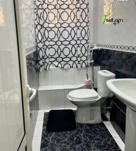 Չորս հարկանի քարե տուն Սիմեոն Երևանցու փողոցում կենտրոնում, 550 քմ, 3+ սանհանգույց