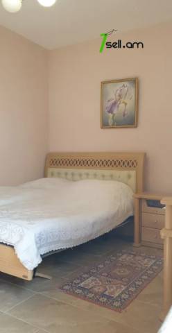 Երկու հարկանի քարե տուն Գաջեգործների փողոցում Էրեբունիում, 120 քմ, կապիտալ վերանորոգված