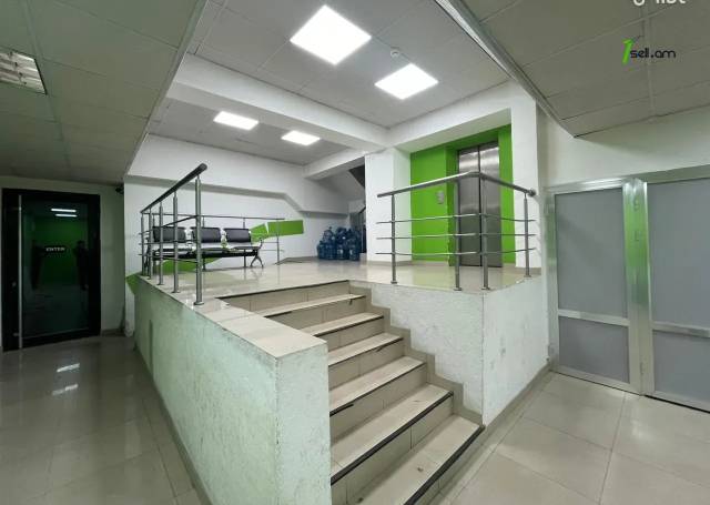 Գրասենյակային տարածք Տերյան փողոցում կենտրոնում, 458 քմ