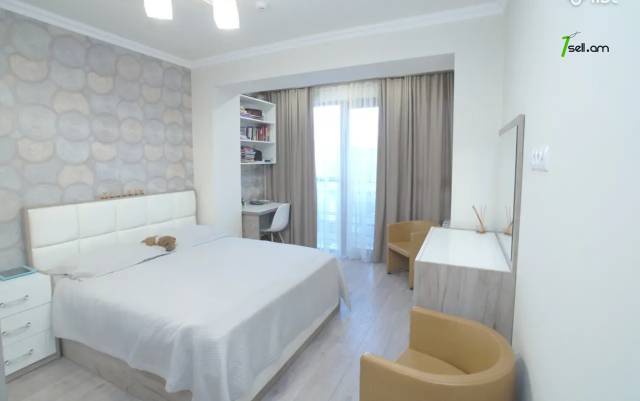 Երեք հարկանի թաունհաուզ Անաստաս Միկոյանի փողոցում Դավիթաշենում, 250 ք.մ., 2 սանհանգույց