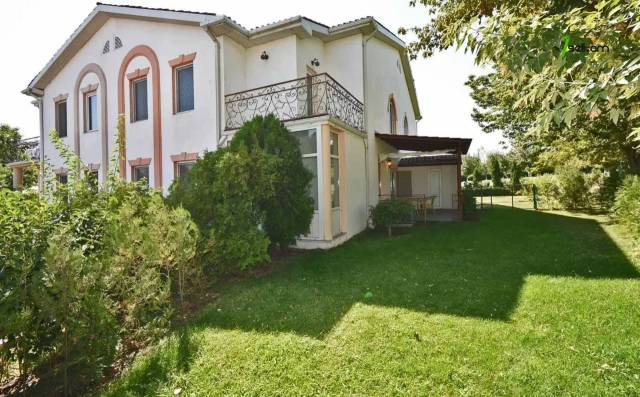 Երկու հարկանի տուն, Վահագնի Թաղամաս Աջափնյակում, 200 ք.մ., 3+ սանհանգույց, կապիտալ վերանորոգված