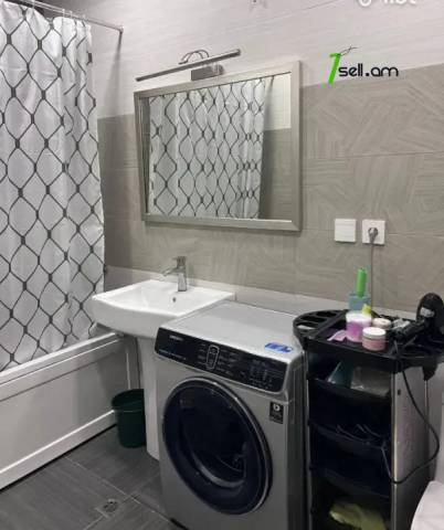 3 սենյականոց բնակարան նորակառույց շենքում Պարույր Սևակի փողոցում, 90 ք.մ., 2 սանհանգույց