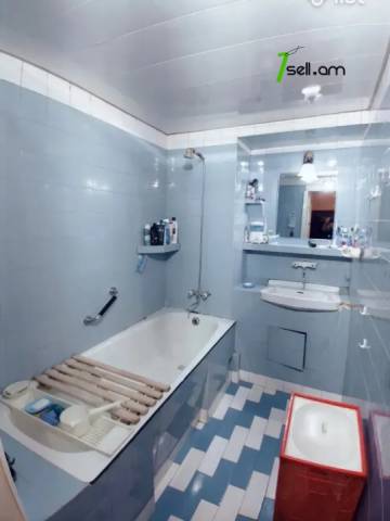 3 սենյականոց բնակարան Մեսրոպ Մաշտոցի պողոտայում, 96 քմ, կոսմետիկ վերանորոգում, քարե շենք