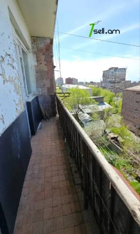 3 սենյականոց բնակարան Գյուլիքեխվյան փողոցում, 77 քմ, կոսմետիկ վերանորոգում, քարե շենք