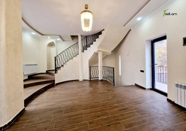 Երեք հարկանի քարե տուն Արաբկիրի 17-րդ փողոցում Արաբկիրում, 200 ք.մ., 3+ սանհանգույց