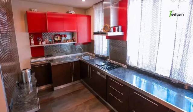 3 սենյականոց բնակարան Պուշկինի փողոցում, 119 ք.մ., 2 սանհանգույց, բարձր առաստաղներ