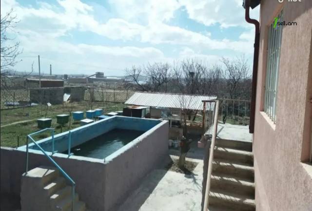 Երկու հարկանի քարե տուն 1-ին փողոցում Նուռնուսում, 120 ք.մ., 2 սանհանգույց, եվրովերանորոգված