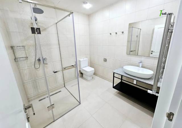 Երեք հարկանի քարե տուն, Դուրյան թաղամաս Ավանում, 400 քմ, 3+ սանհանգույց, կապիտալ վերանորոգված