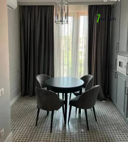 3 սենյականոց բնակարան Թամանյանի փողոցում, 94 ք.մ., բարձր առաստաղներ, մի քանի պատշգամբ, 3/5 հարկ