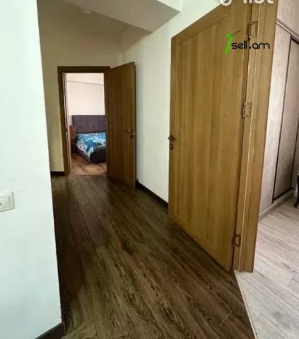 3 սենյականոց բնակարան Պարույր Սևակի փողոցում, 68 քմ, 4/6 հարկ, եվրովերանորոգված, քարե շենք
