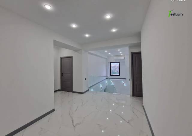 4 սենյականոց բնակարան նորակառույց շենքում, Ներսիսյան փողոցի փակուղի, 200 քմ, նախավերջին հարկ