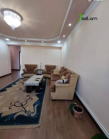 3 սենյականոց բնակարան Խաղաղ Դոնի փողոցում, 81 ք.մ., 3/9 հարկ, կապիտալ վերանորոգված