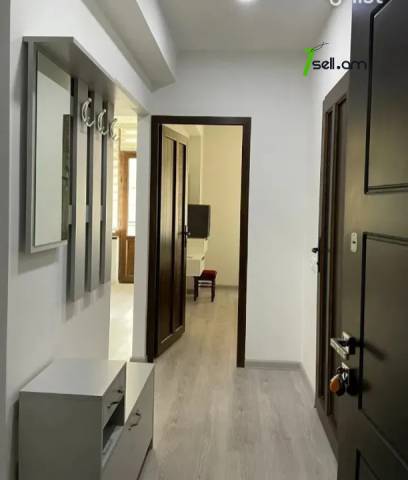 2 սենյականոց բնակարան Վիկտոր Համբարձումյանի փողոցում, 41 ք.մ., 3/9 հարկ, կապիտալ վերանորոգված