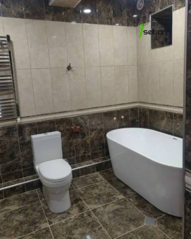 Երեք հարկանի քարե տուն 16-րդ փողոցում Ձորաղբյուրում, 550 ք.մ., 3+ սանհանգույց, եվրովերանորոգված