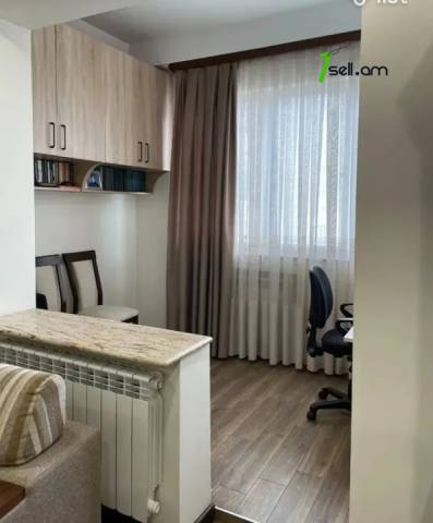 3 սենյականոց բնակարան Խաղաղ Դոնի փողոցում, 80 ք.մ., նախավերջին հարկ, եվրովերանորոգված