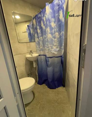 Մեկ հարկանի քարե տուն Նալբանդյան փողոցում կենտրոնում, 50 ք.մ., եվրովերանորոգված