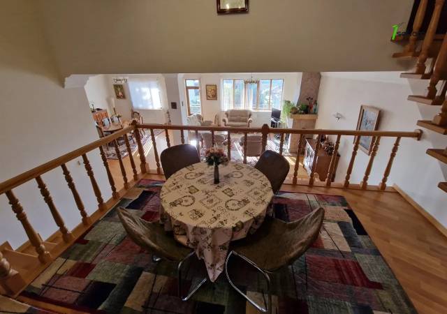 Երեք հարկանի քարե տուն Լուսինե Զաքարյան փողոցում Նորք Մարաշում, 300 քմ, 3+ սանհանգույց