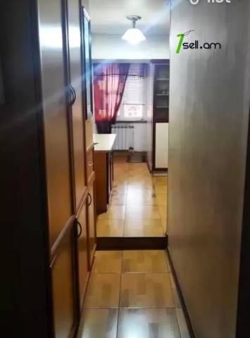 5 սենյականոց բնակարան Էրեբունիում, 84 ք.մ., 2 սանհանգույց, մի քանի պատշգամբ, կապիտալ վերանորոգված